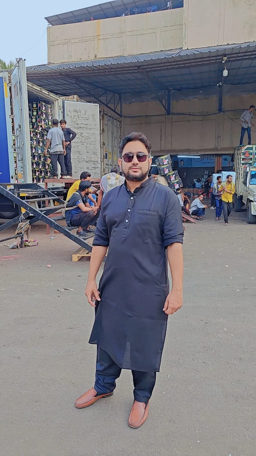 Mohammad Kashif Shaikh of Madiha Overseas with clients, partners and shipments, photo 24