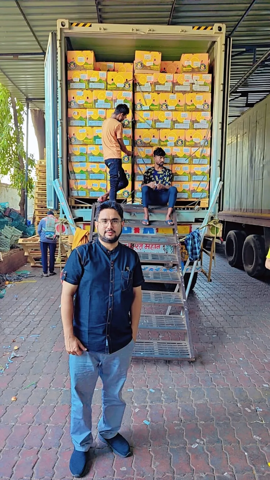 Mohammad Kashif Shaikh of Madiha Overseas with clients, partners and shipments, photo 26